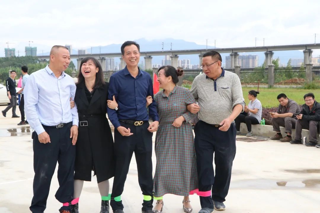 桂林礦機(jī)舉辦“迎中(zhōng)秋 慶國慶(qìng)”趣味慶典(dian)活動