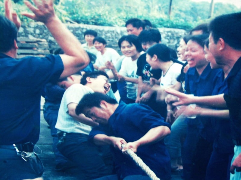 2001年國慶職工拔河(he)比賽