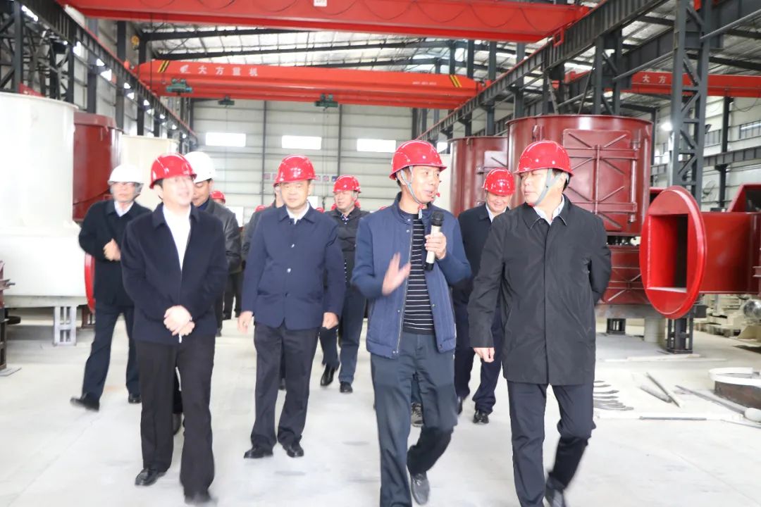 常務副(fu)市長彭代(dài)元一行莅(lì)臨桂林礦(kuang)機考察指(zhǐ)導