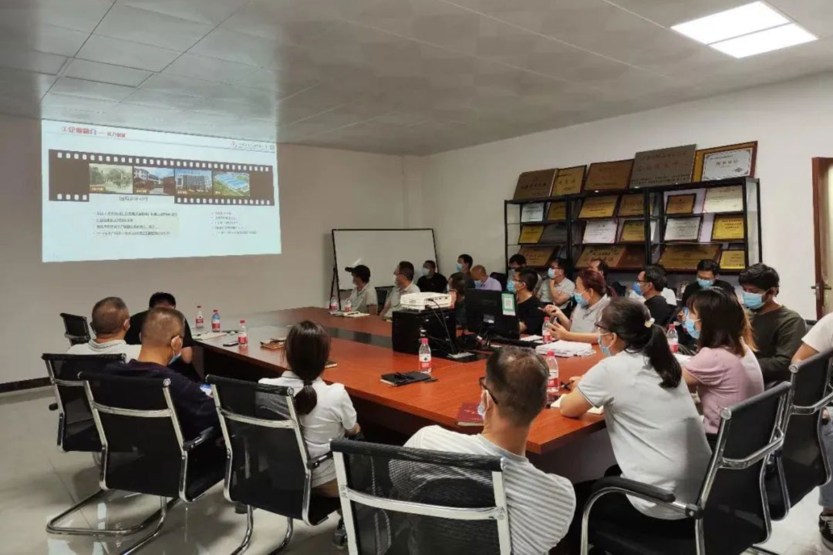 桂林礦(kuang)機召開(kai)氫氧化(huà)鈣生産(chan)線項目(mù)總結會(huì)