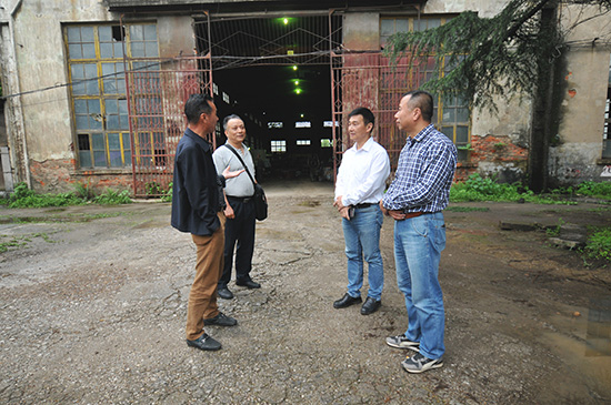 桂(guì)林市生(sheng)态環境(jìng)局蔣永(yǒng)光一行(hang)到桂林(lin)礦機開(kāi)展調研(yán)