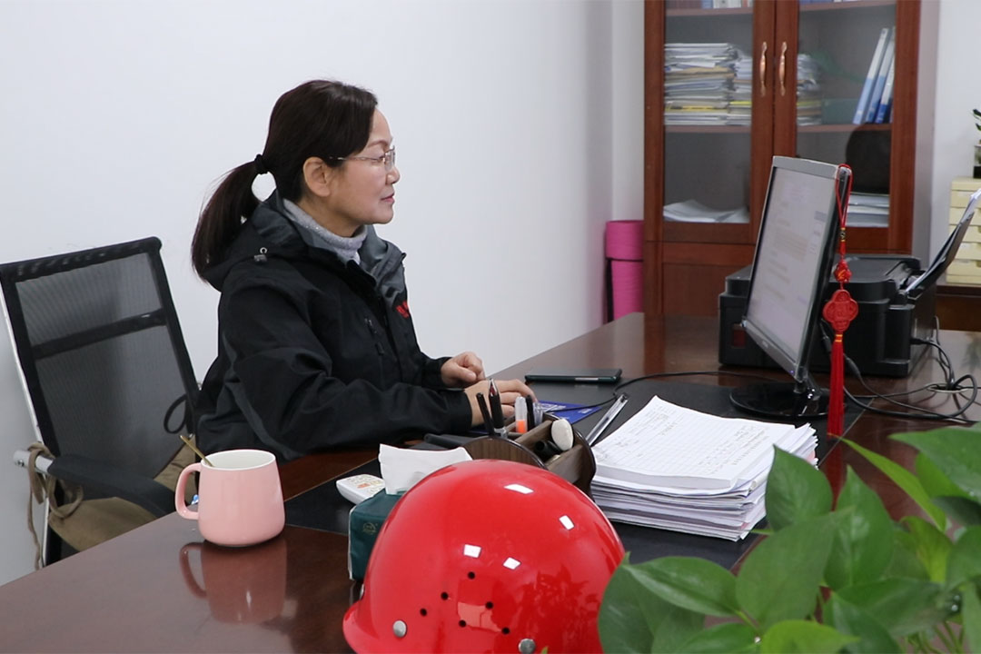 桂礦人(rén)物志：劉(liu)豔君——不(bu)畏困難(nan)勇拼搏(bo)，真誠服(fu)務赢訂(dìng)單