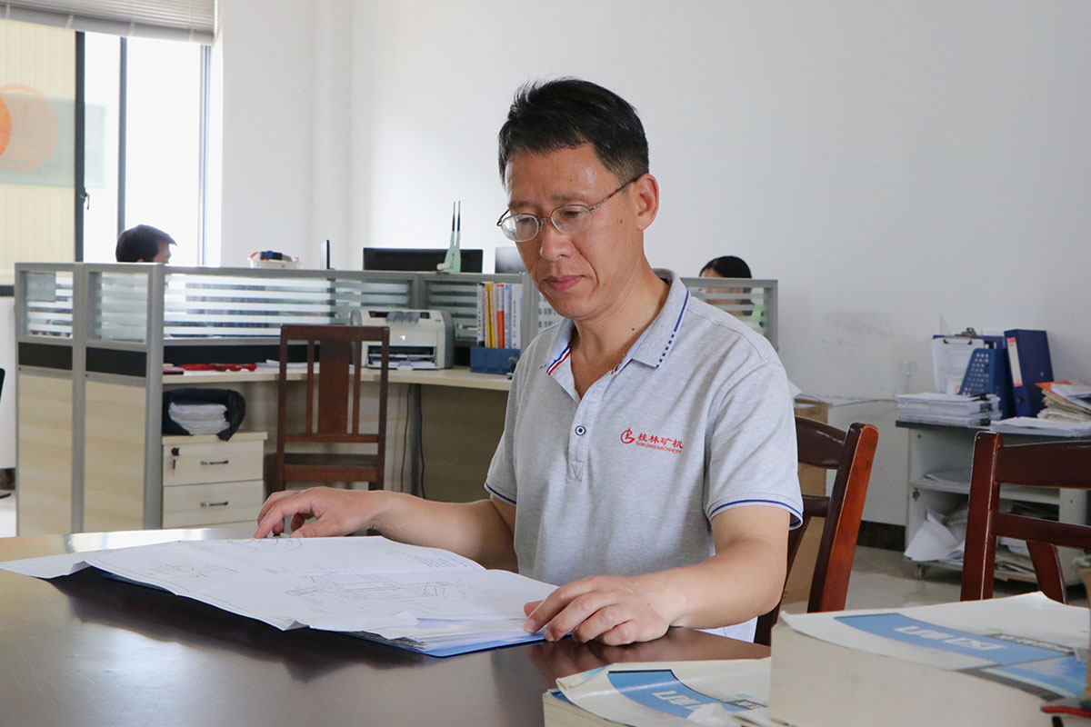 立足(zu)崗位 攻(gōng)堅克難(nán) | 桂林五(wu)一勞動(dòng)獎章獲(huò)得者唐(táng)義廷